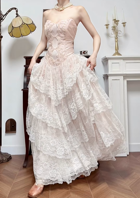 Light Pink Vintage Strapless Prom Gown, Sweetheart Neckline, Diamond Cut‑Out Bodice, Lace Appliqués Fitted Waist, Multi‑Tier Ruffled Lace Cake Ball Gown Skirt, Vintage Court Evening Prom Dress gh8749