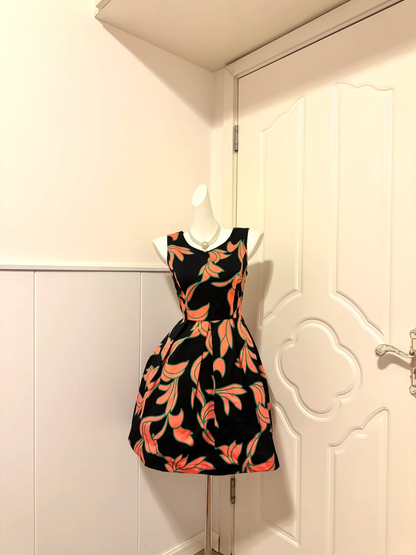 Black Base Orange Floral Print Sleeveless Short Cocktail Dress, V‑Neck High Waist A‑Line Homecoming Party Gown gh9161