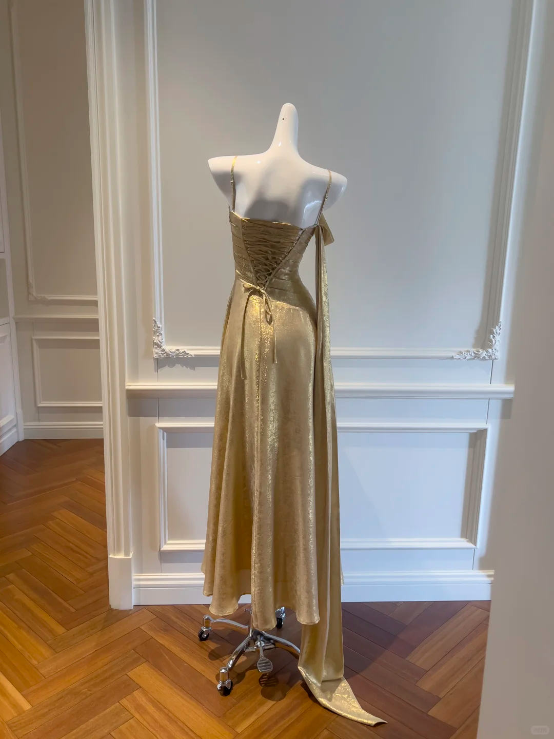 Gold Spaghetti Strap Long Evening Gown, Square Neck Ruched Bodice, Side Bow Sash Detail, High Waist, Draped A‑Line Midi Skirt, Metallic Jacquard Party Prom Dress gh8921