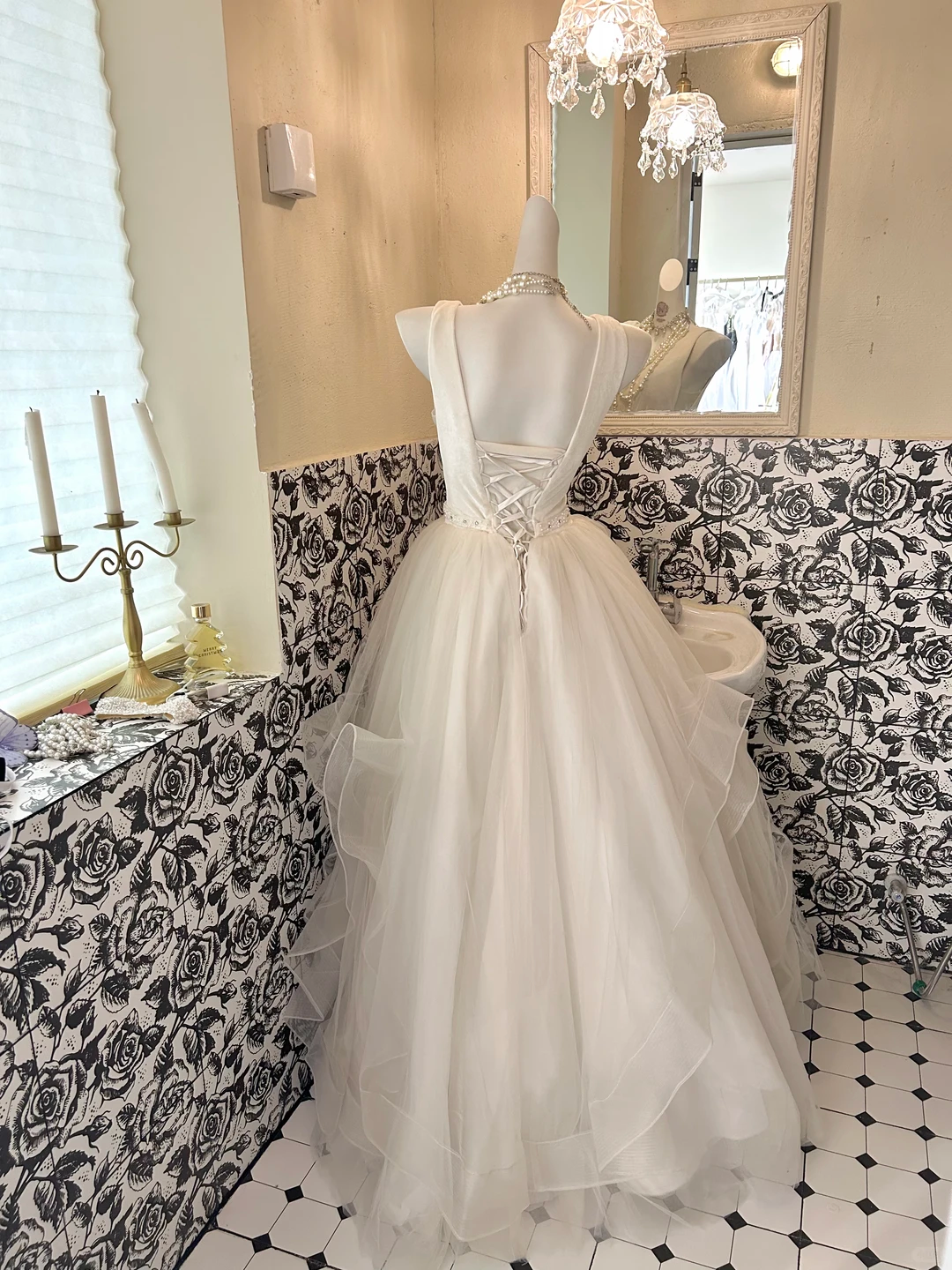 Ivory Sleeveless V-Neck Waist-Cinched Voluminous Skirt Elegant Romantic Dress, Wedding Gown gh7725