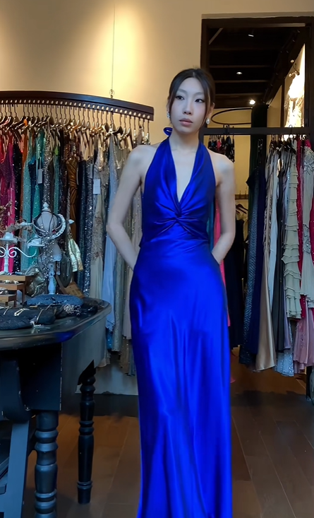 Halter V Neck Royal Blue Satin Evening Gown Twist Front A-Line Long Prom Dress With Pockets gh9687