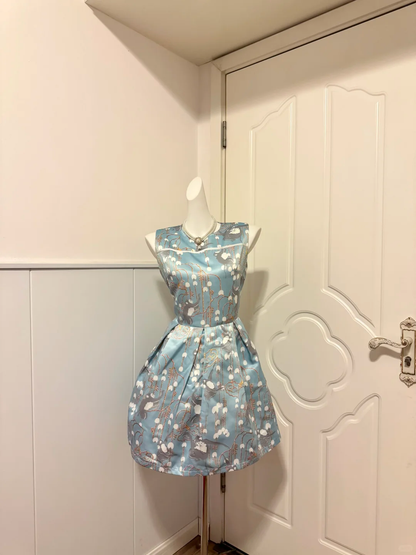 Light Lake Blue Satin Sleeveless Short Cocktail Dress, Square Neck White Piping Floral Bird Print A‑Line Homecoming Party Gown gh9177