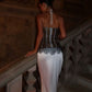 Robe longue dos nu à découpes style glamour vintage de luxe | Robe maxi en satin crème et noir avec dentelle contrastée pour soirée de gala rétro ou événement social haut de gamme gh6439