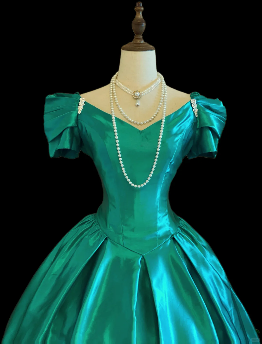 Peacock Green Satin Vintage Midi Ball Gown, V‑Neck Puff Short Sleeves, White Lace Shoulder Applique, Fitted Waist, Full A‑Line Midi Skirt, Retro Prom Dress gh8909