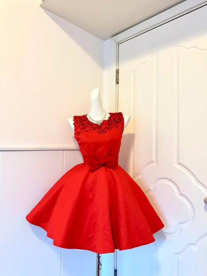 Red Sleeveless Short Cocktail Dress, Round Neck 3D Floral Applique Large Matching Bow Sash Voluminous A‑Line Homecoming Party Gown gh9251