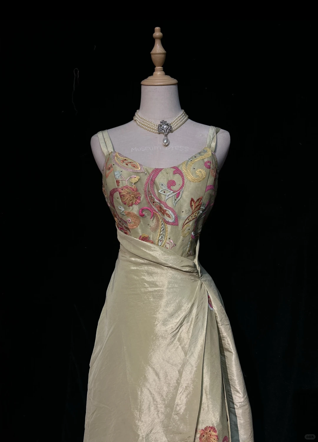 Spaghetti Straps Vintage Prom Dress Light Olive Taffeta Paisley Floral Embroidery Formal Gown gh9548