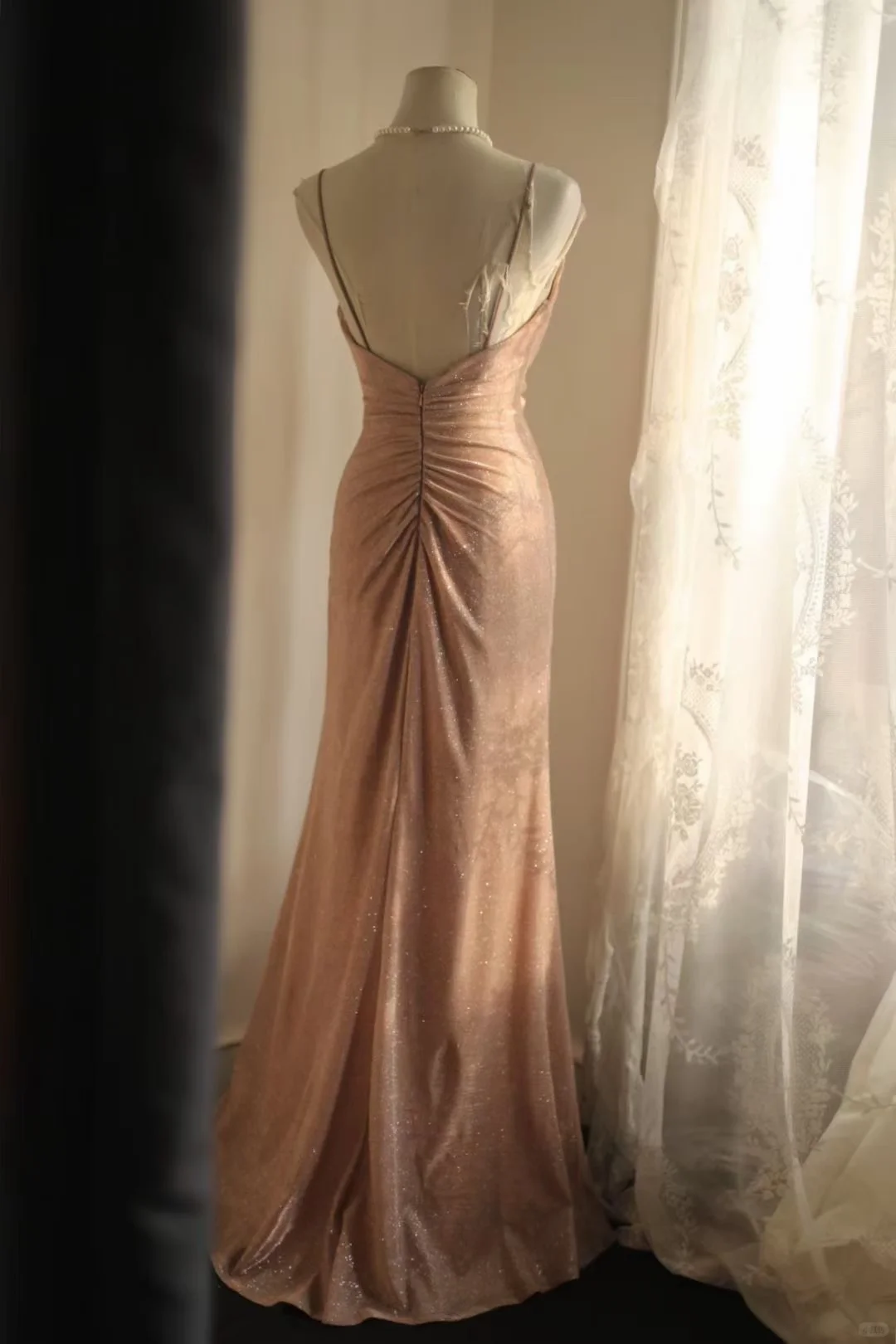 Dusty Rose Glitter Spaghetti Strap Mermaid Evening Gown, V‑Neck Cross Twist Bodice Side Ruched Fitted Long Formal Party Dress gh9111