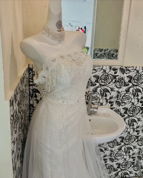 Ivory Strapless Lace Cinched Waist Figure-Flattering Long Romantic Dress, Wedding Gown gh7824