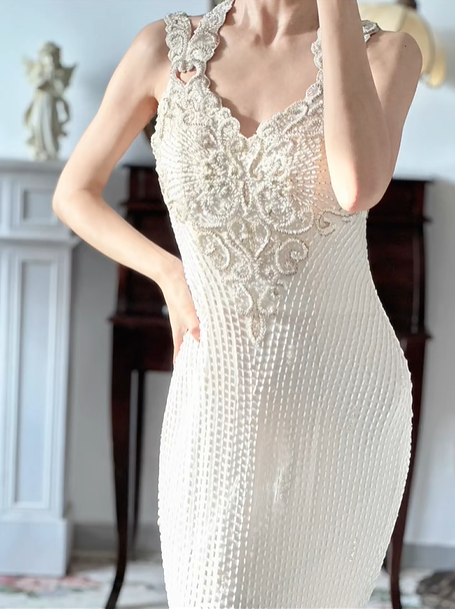 Off‑White Vintage Halter Maxi Gown, Ornate Lace Applique V‑Neck Bodice, Textured Vertical‑Stripe Fabric, Fitted Sheath Silhouette, Front High‑Slit Design, Elegant Retro Light‑Wedding Evening Party Dress gh8844