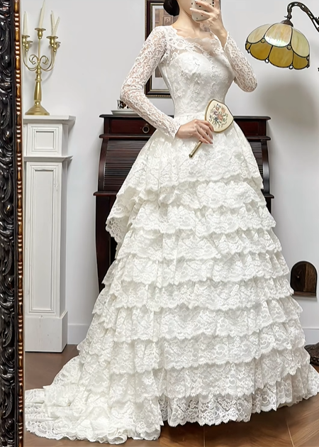 Ivory Vintage Lace Wedding Gown, V‑Neck Lace Long Sleeves, Lace Appliqués Fitted Waist, Multi‑Tier Lace Ruffled Cake Ballgown Skirt, Vintage Long Train, Bridal Prom Dress gh8767