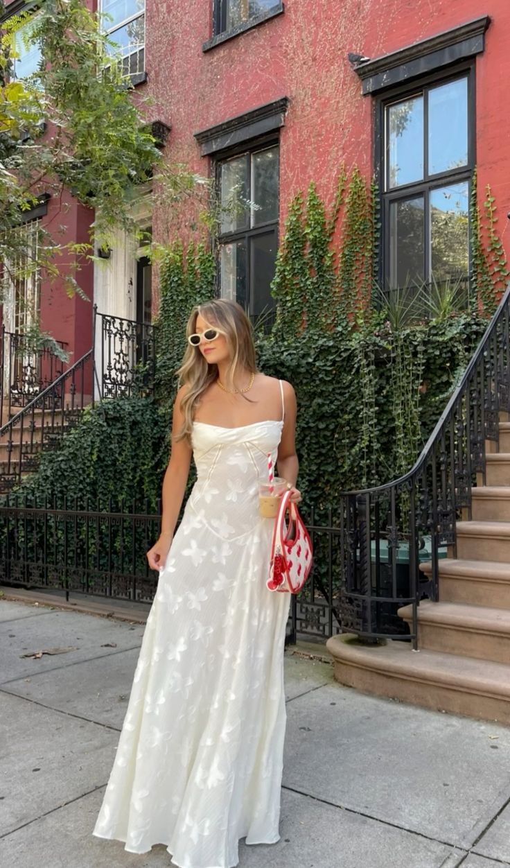 Robe de soirée longue élégante à bretelles spaghetti en tulle ivoire gh3014