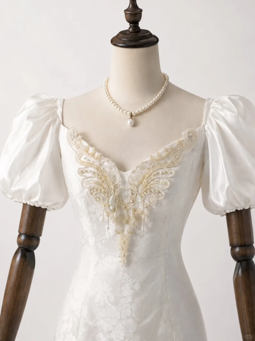 Ivory White Vintage French Wedding Dress, Puff Short Sleeve V‑Neck Lace Beaded Embroidery Fitted Bodice Satin Bow High‑Low Ruffle Bridal Gown gh9082