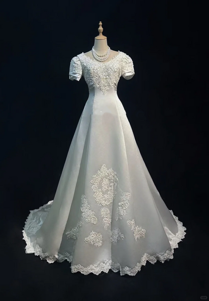 Round Neck Vintage A Line Bridal Gown Puff Short Sleeves Lace Embroidery Wedding Dress with Train gh9542