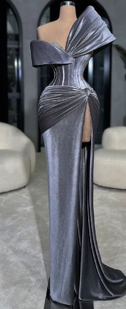 Girlhomeshops - Robe de soirée longue élégante en velours gris argenté gh5029
