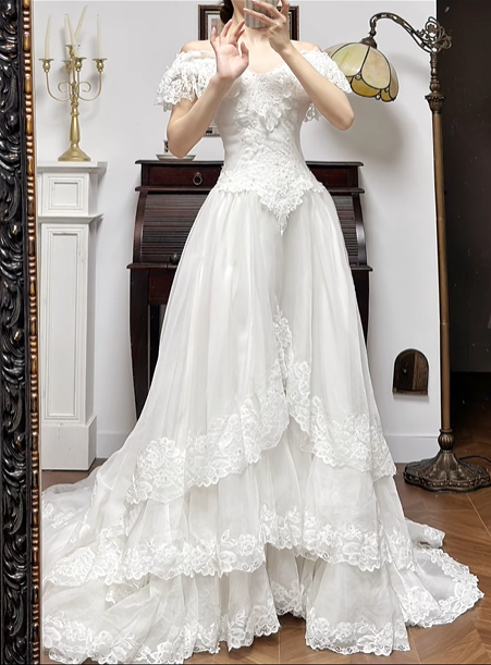 Ivory Vintage Wedding Gown, V‑Neck Lace Flutter Sleeves, Lace Appliqué Fitted Waist, Flowy Multi‑Layer Tulle Skirt, Lace Appliqué Details, Multi‑Tier Lace Hem, Long Lace Train, Bridal Prom Dress gh8733