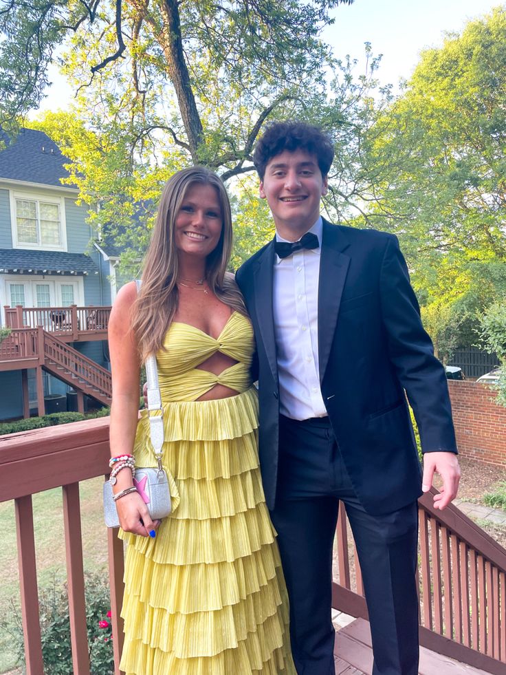 Robe de soirée longue en satin jaune élégante à bretelles spaghetti, robe de bal à plusieurs niveaux, robe de soirée formelle gh3655