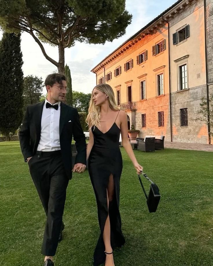 Robe de soirée longue en satin noir élégante et sexy avec fente latérale pour invités de mariage gh3431