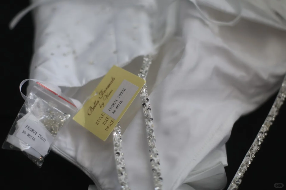 White Short Wedding Dress, One‑Shoulder 3D Ruffle Floral Detail Beaded Bodice Ruched Bubble Skirt Mini Bridal Party Gown gh9102