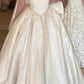 Brautkleid aus Satin mit Perlen, quadratischem Ausschnitt, Schleife am Rücken und Perlenverzierung gh6399