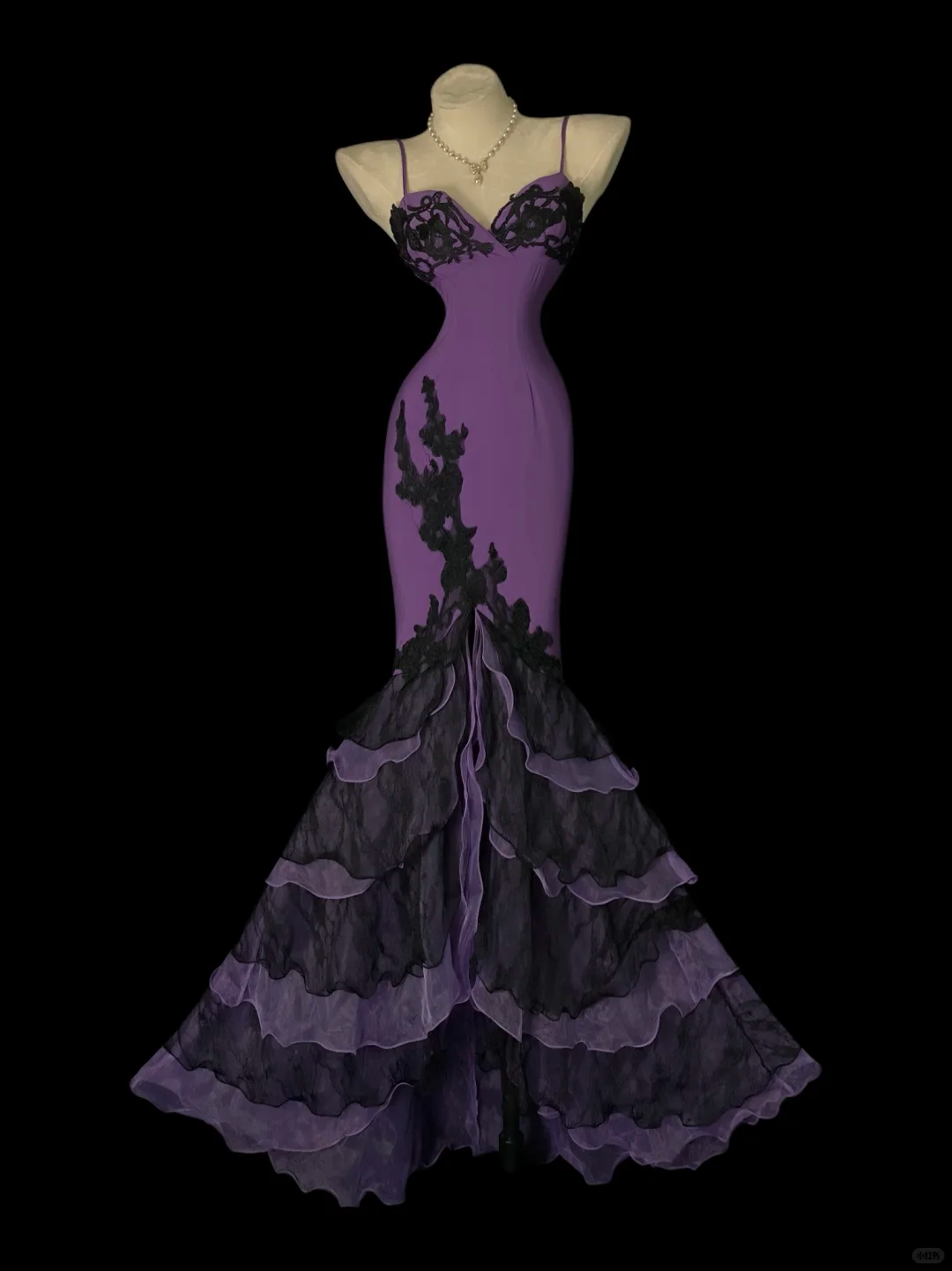 Purple‑Black Vintage Mermaid Evening Gown, Spaghetti Strap V‑Neck, Black Lace Appliqués, Fitted Waist, Tiered Ruffled Lace Mermaid Skirt, Gothic Retro Prom Party Dress gh8884