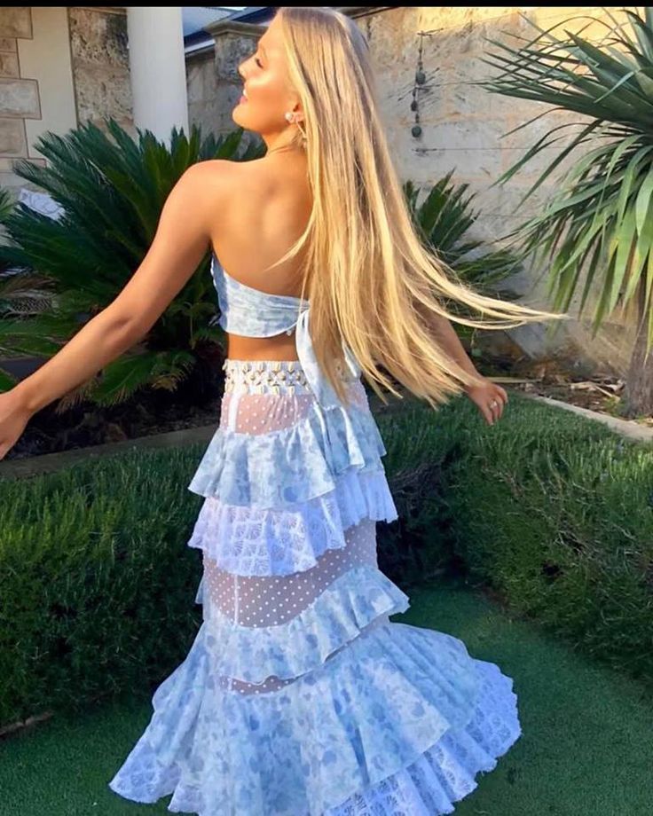 Robe de soirée longue deux pièces en dentelle florale bleue à volants gh3011