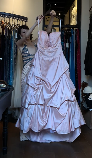 Light Pink Satin Strapless Sweetheart Evening Gown Beaded Multi Layer Ruffle Ball Gown Long Formal Prom Dress gh9744