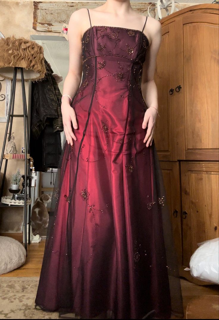 Burgundy Spaghetti Straps Exquisite Beaded Long Tulle Ball Gown Evening Dress gh3208