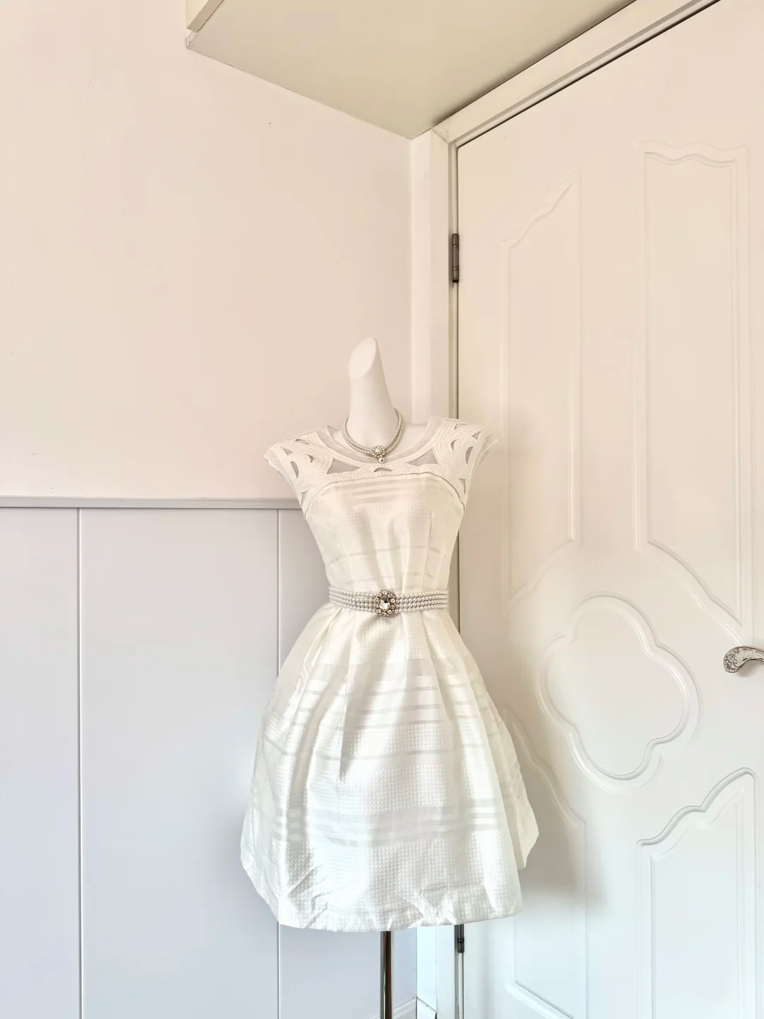 Women White Homecoming Dress, Geometric Cut‑Out Cap Sleeve Striped Jacquard Fabric Pearl Rhinestone Flower Buckle Wide Waistband Pleated Flared A‑Line Mini Party Dress gh9211