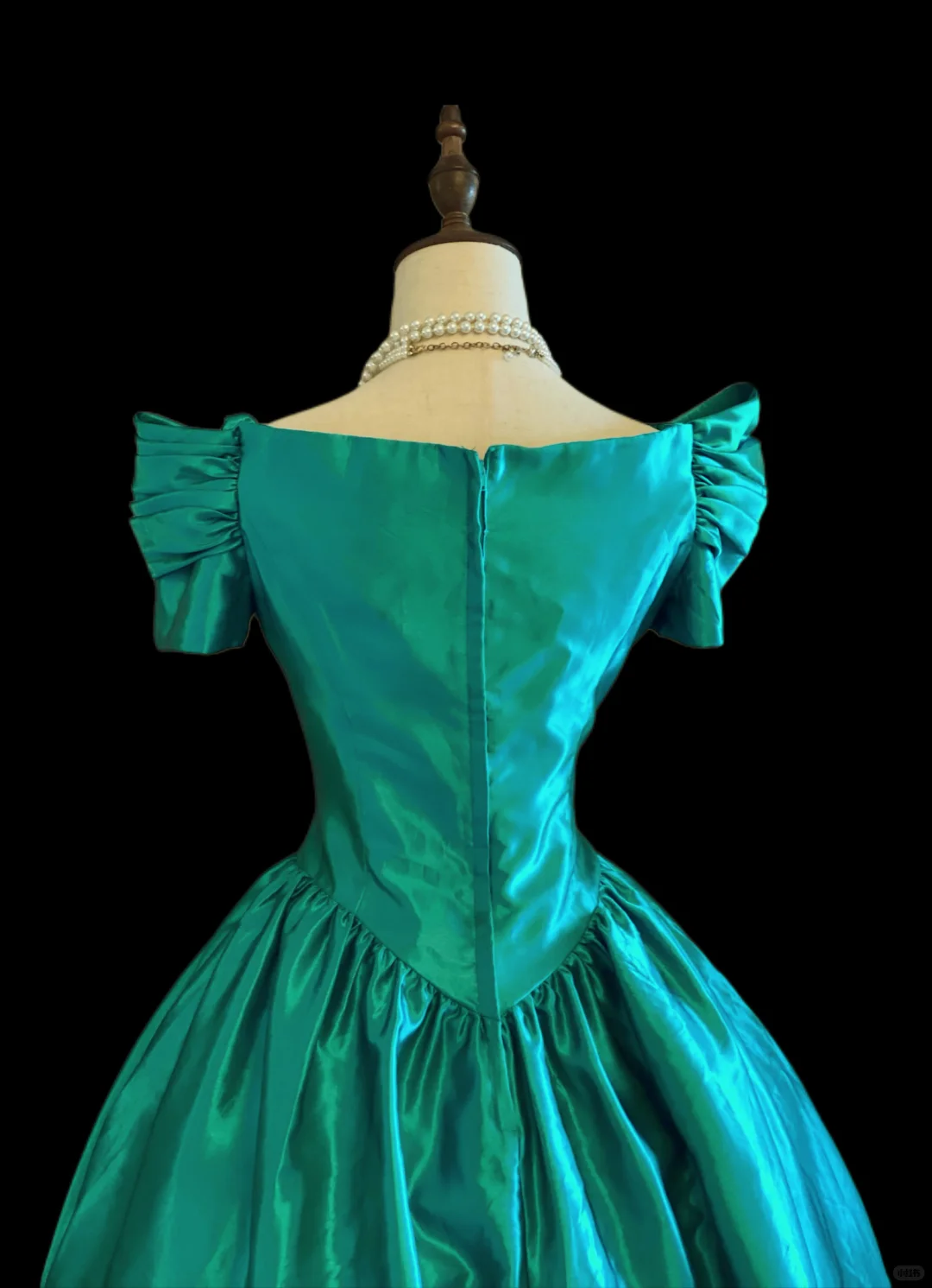Peacock Green Satin Vintage Midi Ball Gown, V‑Neck Puff Short Sleeves, White Lace Shoulder Applique, Fitted Waist, Full A‑Line Midi Skirt, Retro Prom Dress gh8909
