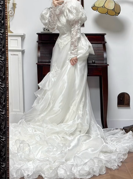 Ivory Vintage Lace High‑Neck Statement Puff‑Sleeve Beaded Pointed‑Bodice Long Train Wedding Dress gh8777