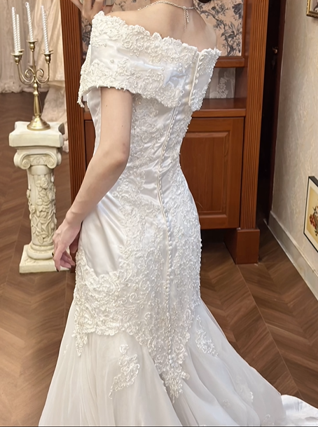 White Vintage Satin Mermaid Wedding Prom Dress, Off‑the‑Shoulder V‑Neck Lace Collar, Embroidered Lace Appliqués, Tulle Mermaid Long Train gh8693