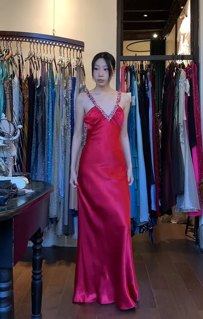 Halter Burgundy Satin Evening Gown Rhinestone V Neck Ruched A-Line Long Prom Dress gh9702