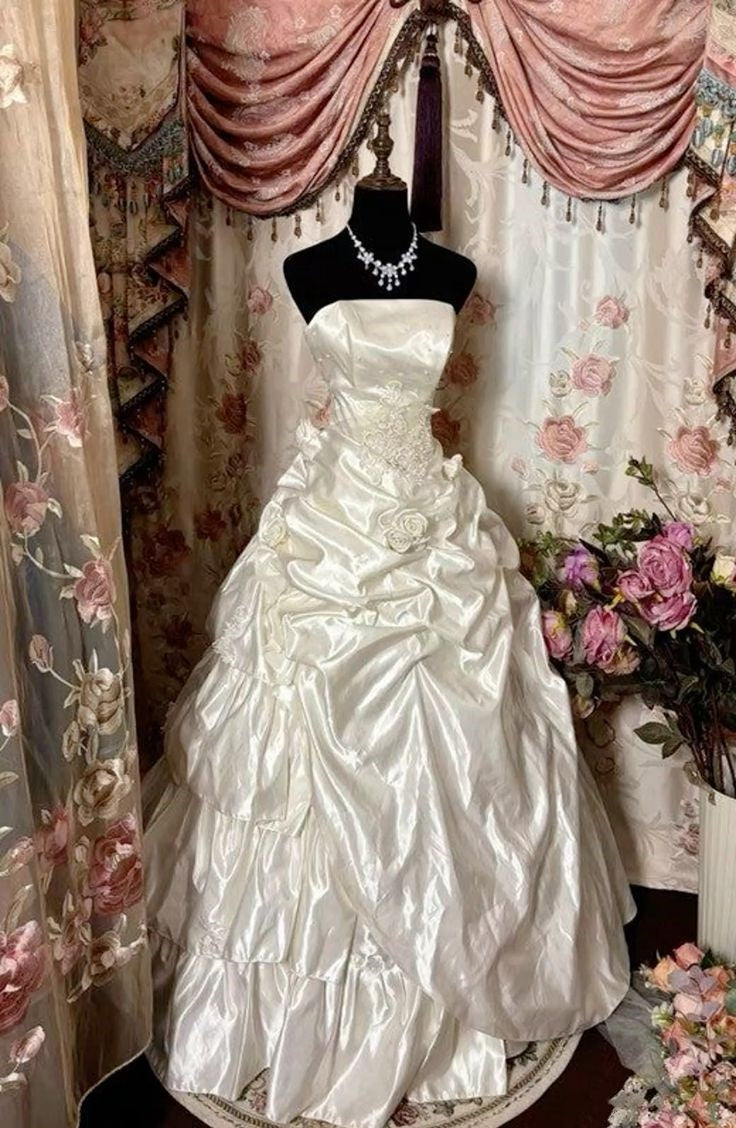 Ivory Elegant Exquisite Applique Long Satin Ball Gown Evening Gown Wedding Dress gh3201