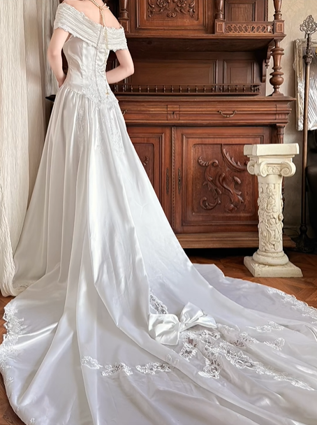 Ivory Vintage Satin Wedding Gown, V‑Neck Off‑The‑Shoulder Pleated Cape Sleeves, Heavy Lace Appliqué Fitted Bodice, A‑Line Long Train With Lace Hem, Prom Dress gh8634