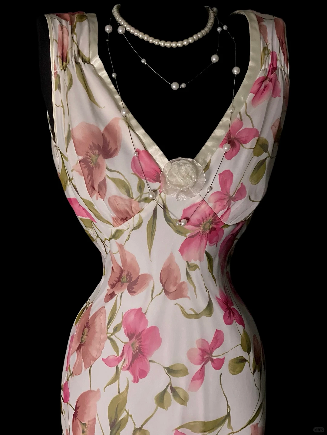 Vintage Pink Floral Chiffon Evening Gown, V‑Neck Sleeveless, 3D Flower Appliqué On Bust, Fitted Waist, Asymmetric Hanky Hem Mermaid Dress, Romantic Prom Party Gown gh8893