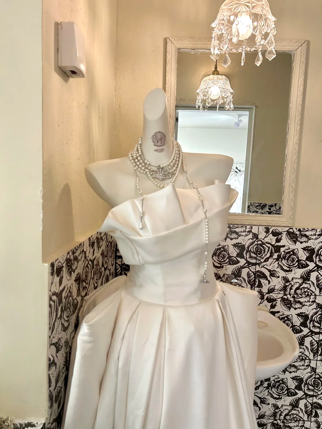White Satin Strapless Dress with Designed Waist-Cinched Skirt, Luxury Romantic Wedding Gown gh7707