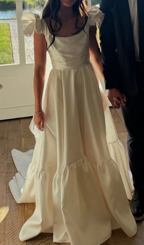 girlhomeshops-Romantic Ivory Satin Wedding Gown with Flutter Sleeves and Tiered Ruffled Train gh5816