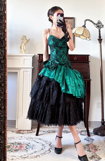 Peacock‑Green‑Vintage Spaghetti‑Strap‑Sweetheart Green‑Black‑Lace‑Bodice Asymmetric‑Contrast‑Layered‑Skirt Glossy‑Green‑Ruffle Multi‑Tier‑Black‑Lace‑Midi Evening Prom Gown gh8819