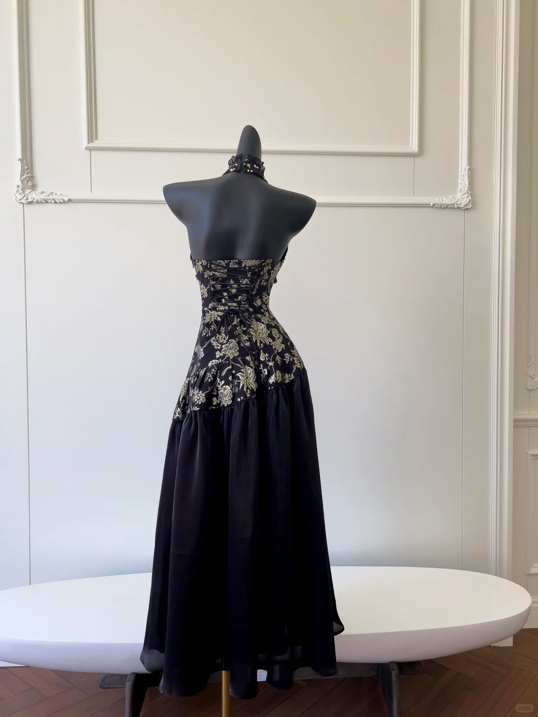 Black Vintage Halter Long Evening Gown, Lace V‑Neck, Gold Floral Jacquard Bodice, Retro Gem Brooch Detail, Mixed Chiffon Maxi Skirt, Party Prom Dress gh8918