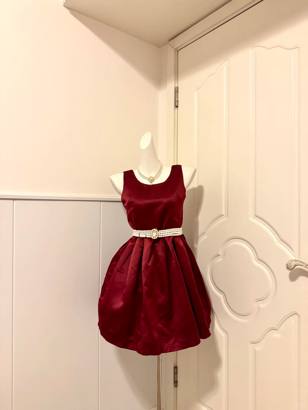 Burgundy Satin Vintage Homecoming Dress Sleeveless Round Neck A-Line Cocktail Party Gown gh9366