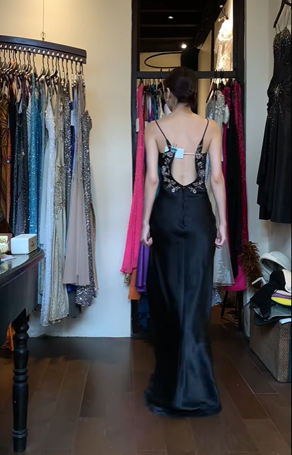 Spaghetti Straps Black Satin Evening Gown Sweetheart Floral Embroidery Beaded High Side Slit Long Prom Dress gh9710