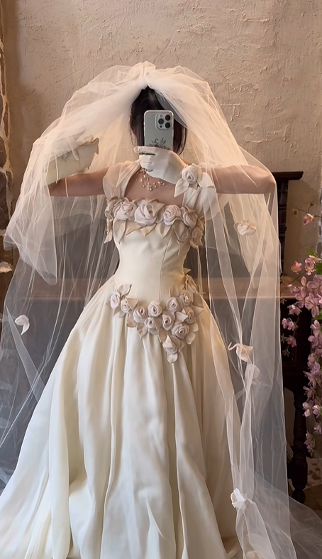 Off‑White Off‑The‑Shoulder Vintage Satin Wedding Gown, 3D Handmade Rose Floral A‑Line Train Bridal Dress gh9061
