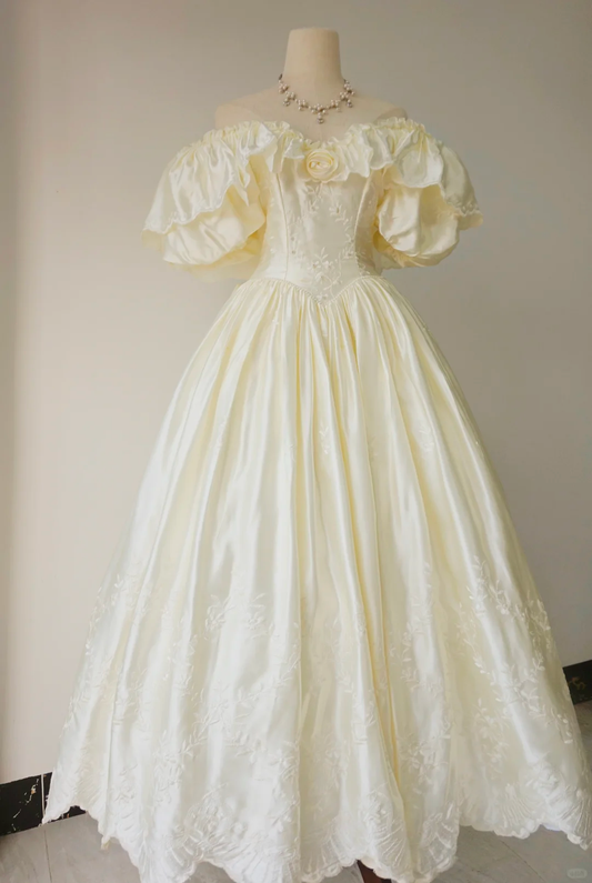 Cream Yellow Satin Vintage Wedding Gown, Off‑the‑Shoulder Ruffled Puff Short Sleeves, 3D Fabric Rose, Floral Embroidery, Corset Bodice, Scalloped Lace Hem, Bridal Prom Dress gh8912