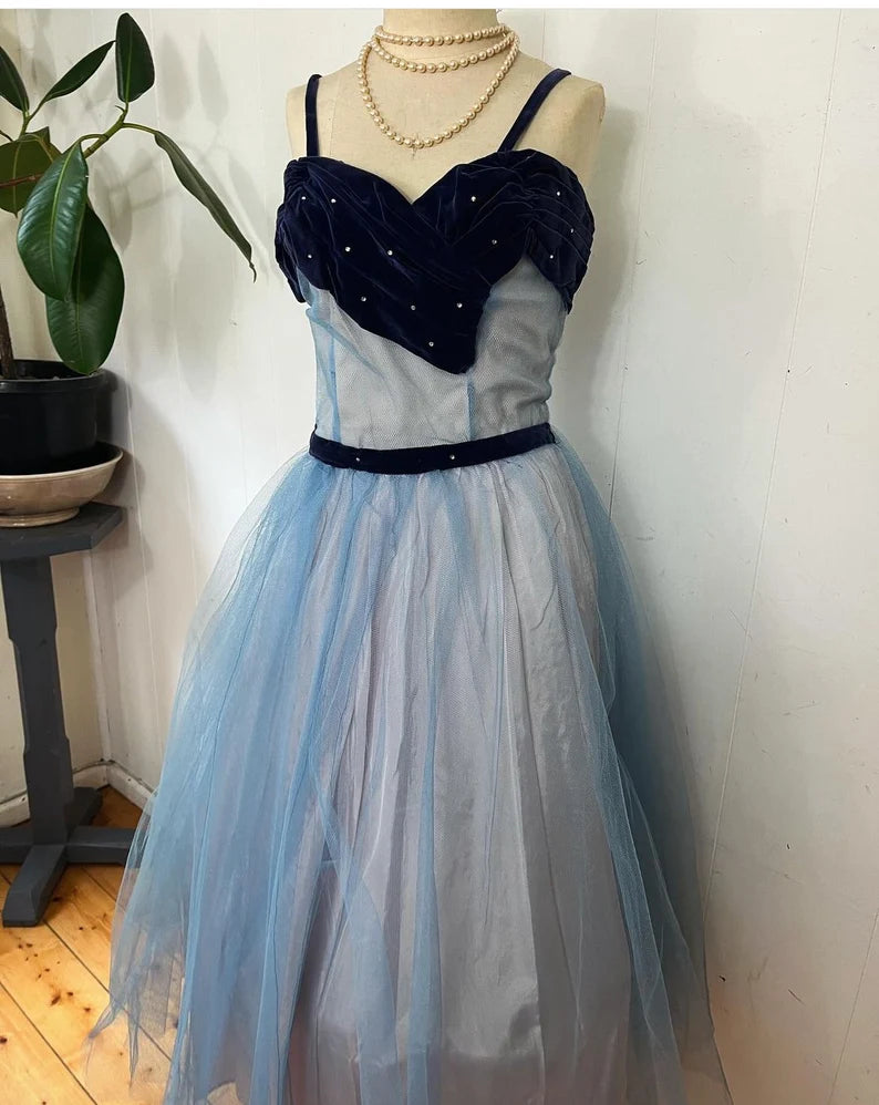 Robe de soirée longue en tulle bleu mignon doux délicat avec bretelles spaghetti perlées gh3488