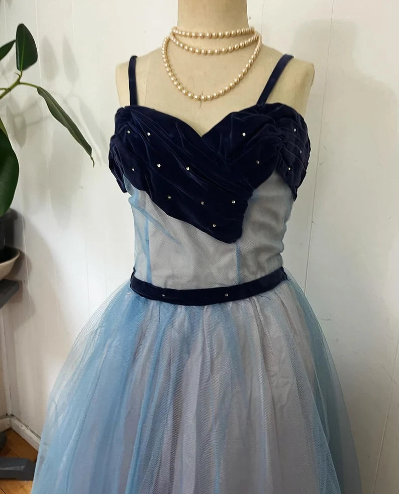 Robe de soirée longue en tulle bleu mignon doux délicat avec bretelles spaghetti perlées gh3488
