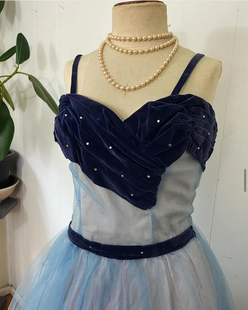 Robe de soirée longue en tulle bleu mignon doux délicat avec bretelles spaghetti perlées gh3488