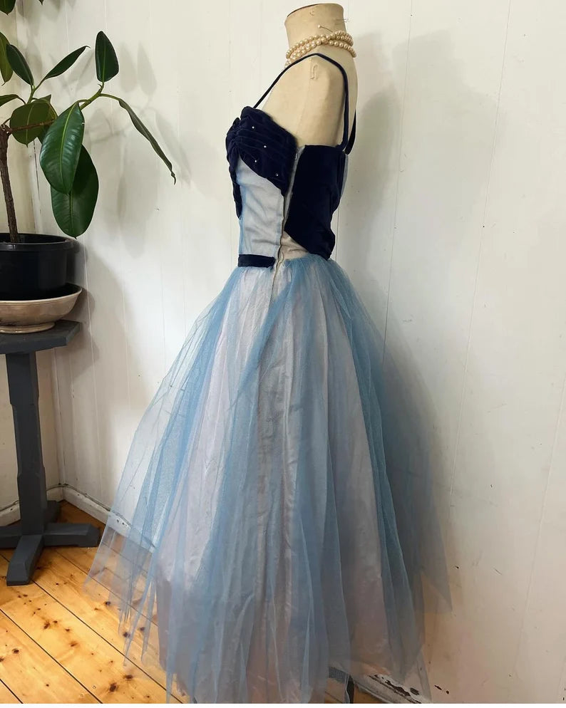 Robe de soirée longue en tulle bleu mignon doux délicat avec bretelles spaghetti perlées gh3488