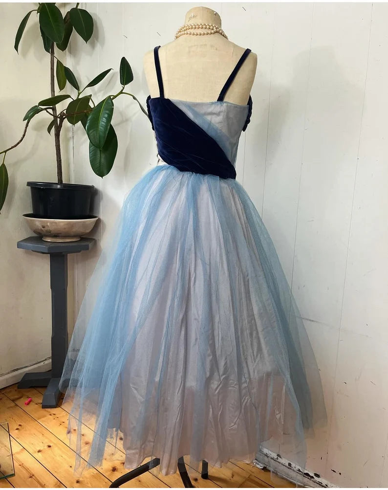 Robe de soirée longue en tulle bleu mignon doux délicat avec bretelles spaghetti perlées gh3488