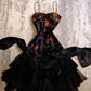 Robe de soirée en satin à volants et à longues bretelles spaghetti avec broderie florale délicate noire gh3239