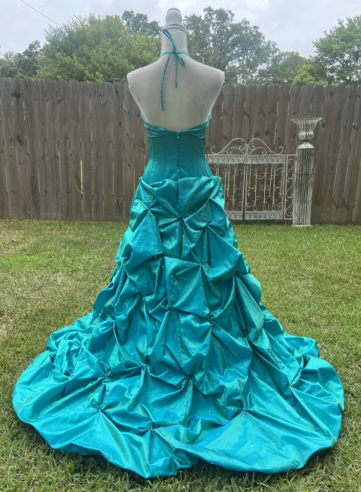 Wunderschönes, langes, elegantes Ballkleid aus Satin mit Vintage-Riemen in Grün, gh3311